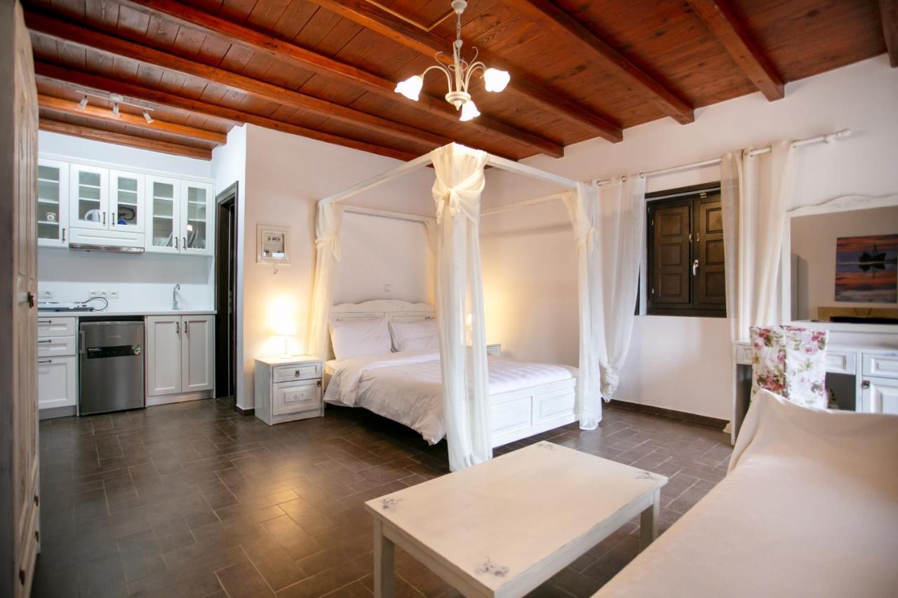 Traditional Apartments Plagiaki Neo Oitilo Exterior photo