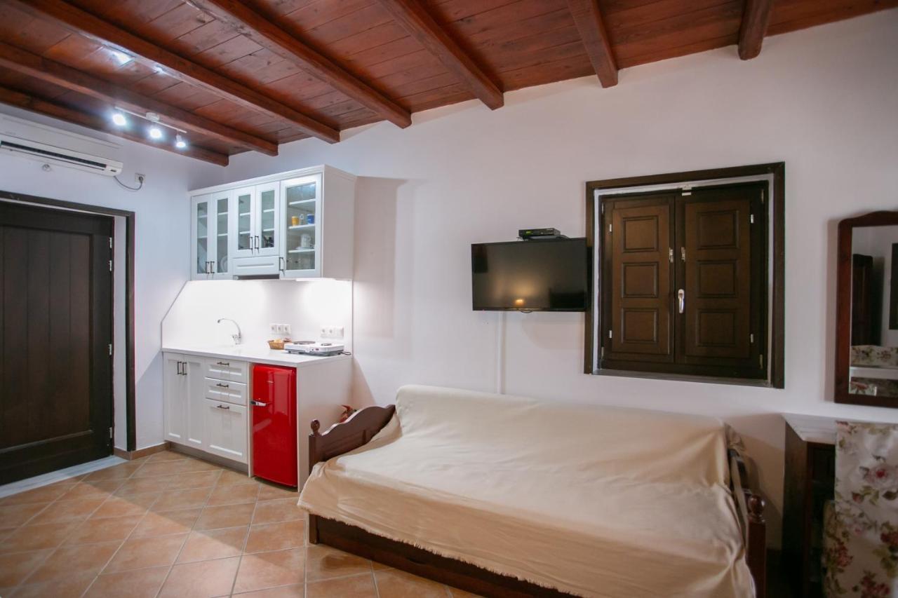 Traditional Apartments Plagiaki Neo Oitilo Exterior photo